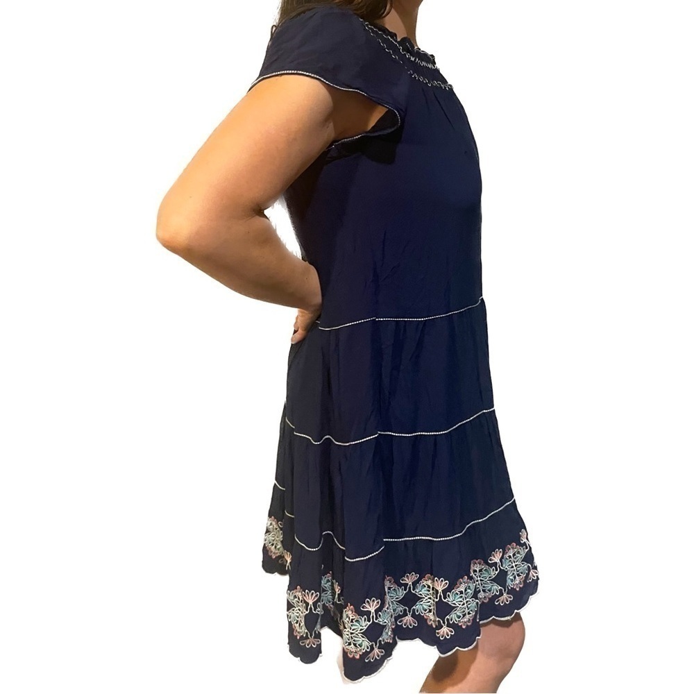 Max Studio size Medium blue sack dress with floral trim